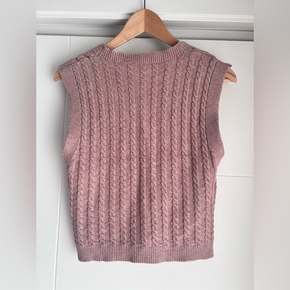 Women's Cable Knit Sleeveless Sweater Vest - taupe - Picture 3 of 5
